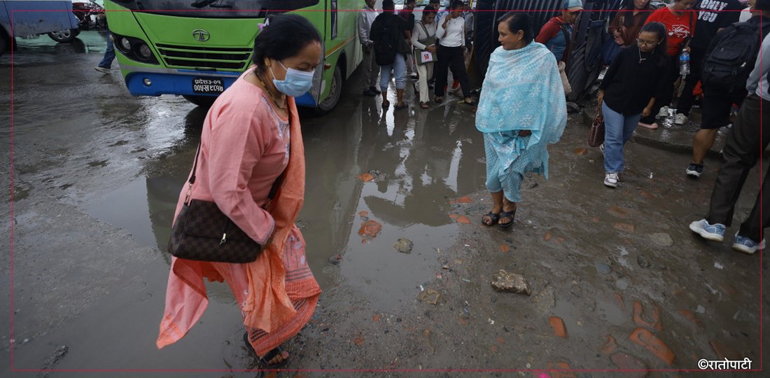   हिलाम्य काठमाडौँ, पैदल यात्रुलाई सास्ती (तस्बिरहरू)