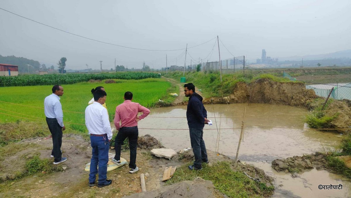 गाडी भासिएर बेपत्ता भएको स्थानमा भूगर्भ विभागले थाल्यो अध्ययन (तस्बिरहरू)