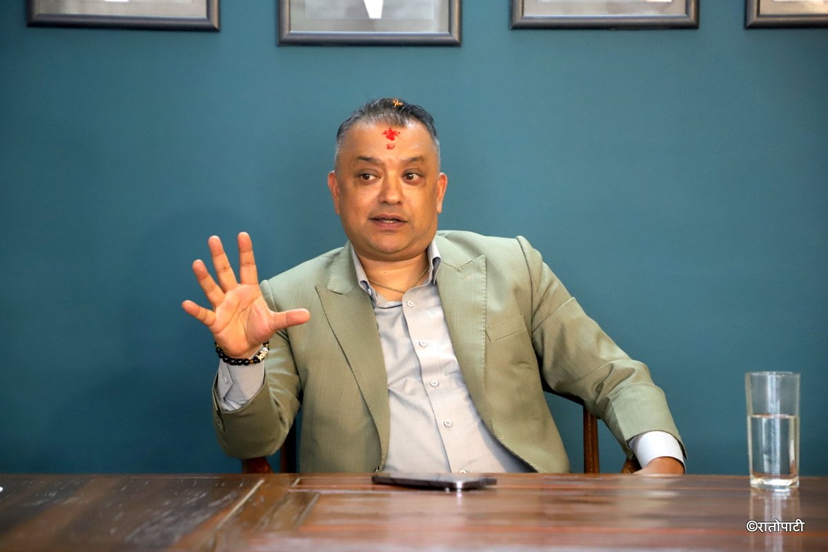 सामाजिक सञ्जाल बन्द गर्ने सरकारको निर्णय गलत : गगन थापा
