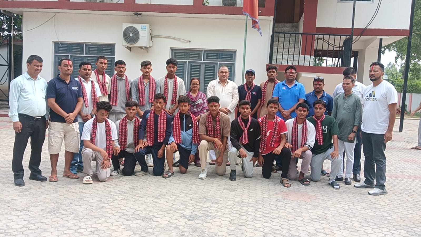 मुख्यमन्त्री शाहद्वारा क्रिकेट टोलीकाे बिदाइ