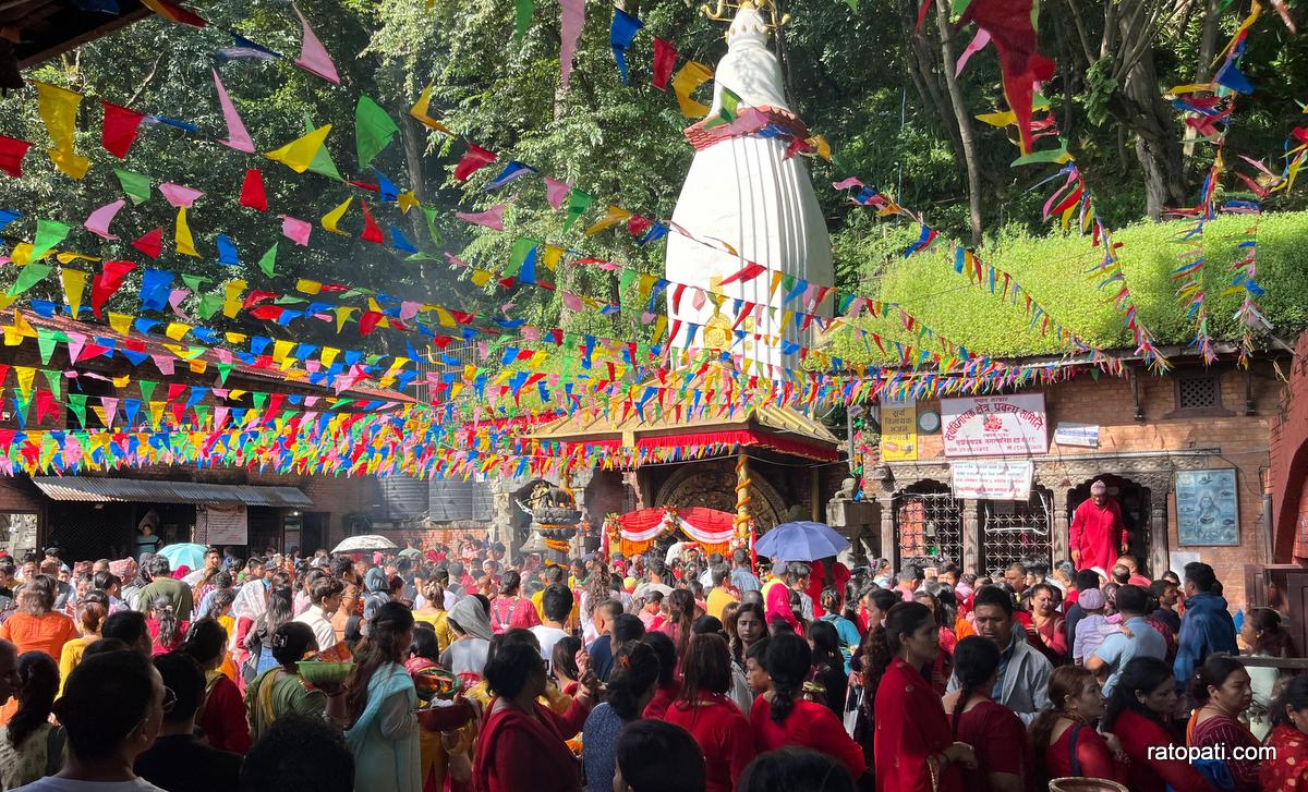 गणेश मन्दिरहरूमा भक्तजनको भिड (तस्बिरहरू)