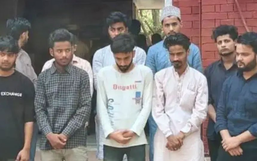   गंगा नदीमा चिकेन बिरयानी फालेको आरोपमा पक्राउ परेका १४ जनाको जमानत याचिका खारेज