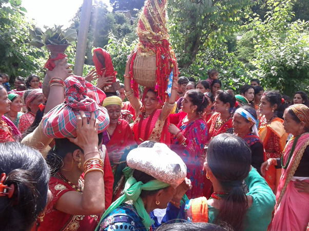   गौरा पर्वको आज तेस्रो दिन, गौरादेवीलाई घरघरमा भित्र्याइँदै