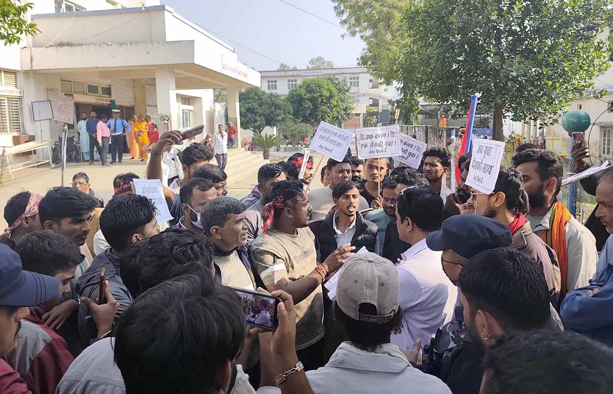   महोत्तरीका जेनजी युवाले सिडिओ र अस्पताललाई बुझाए ज्ञापनपत्र