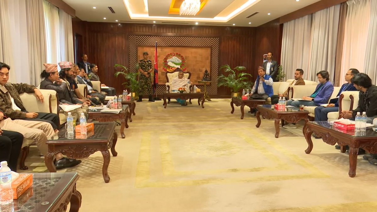   जेनजी आन्दोलनका घाइतेसँग प्रधानमन्त्रीको भेट, भनिन्, ‘आन्दोलनको मर्मभन्दा बाहिर जाँदैनौँ’