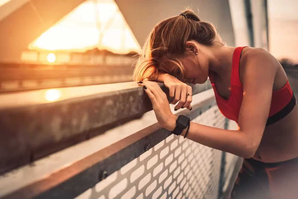 girl-runner-dehydrated-during-summer