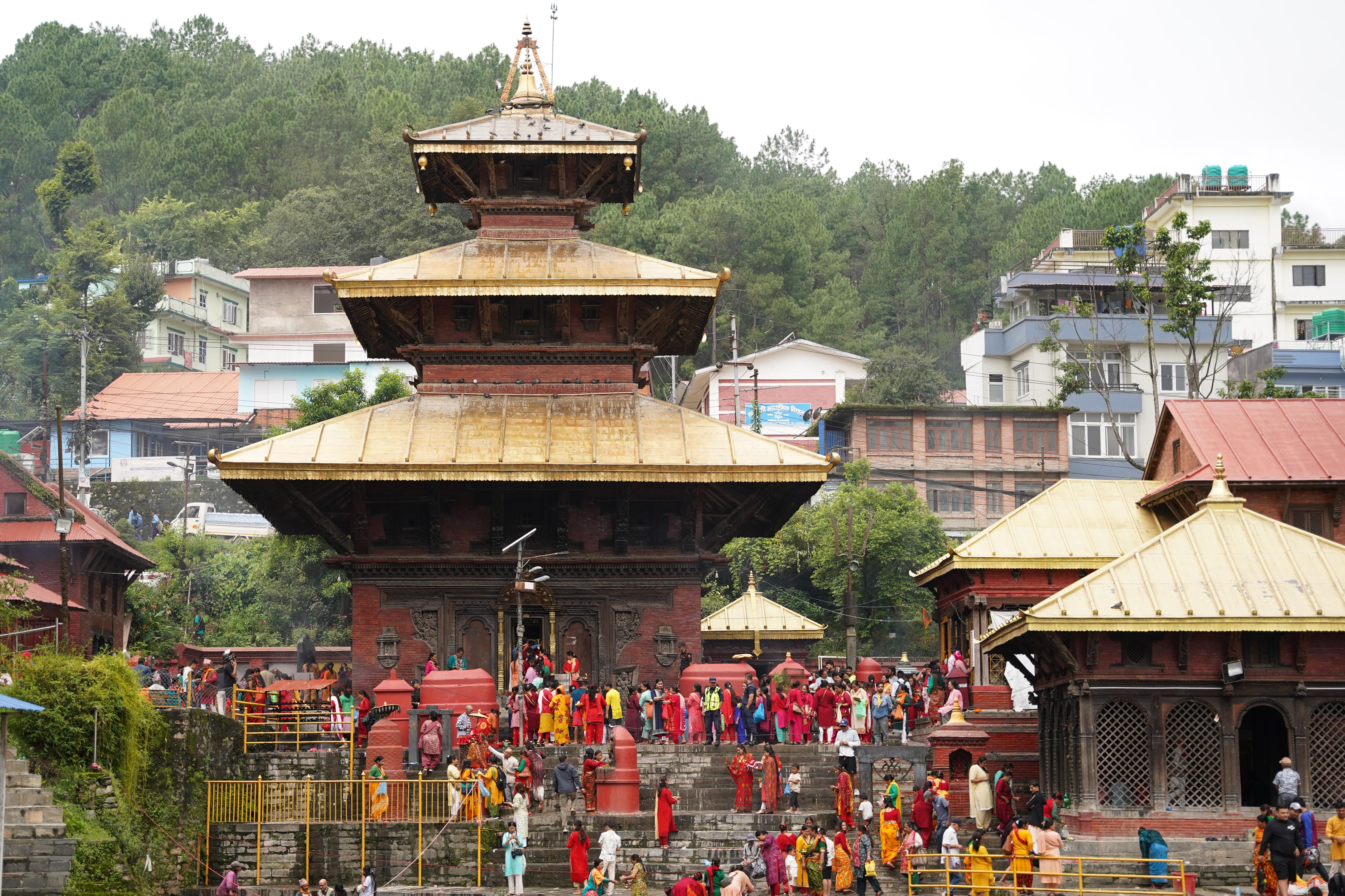 गोकर्णेश्वरमा बिहानैदेखि दर्शनार्थीको घुइँचो, तस्बिरहरू