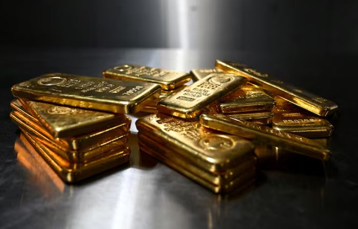 Gold Prices Decline Amidst Federal Reserve Interest Rate Hike Fears