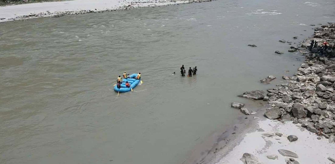 कर्णालीमा बेपत्ता युवक खोज्न गोताखोर परिचालन