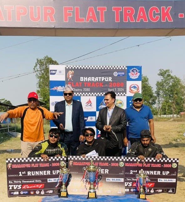 Group Photo Bharaptpur Flat Race