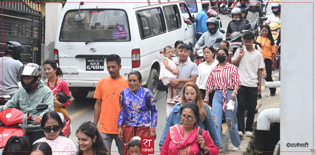 स्वयम्भूस्थित सेतो गुम्बा हेर्न सर्वसाधारणको भीड (तस्बिरहरू)