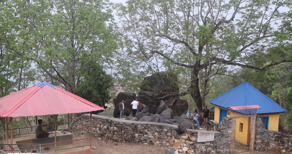 भोजपुरको धार्मिक तथा पर्यटकीय क्षेत्र चुलाचुली गुफा ओझेलमा