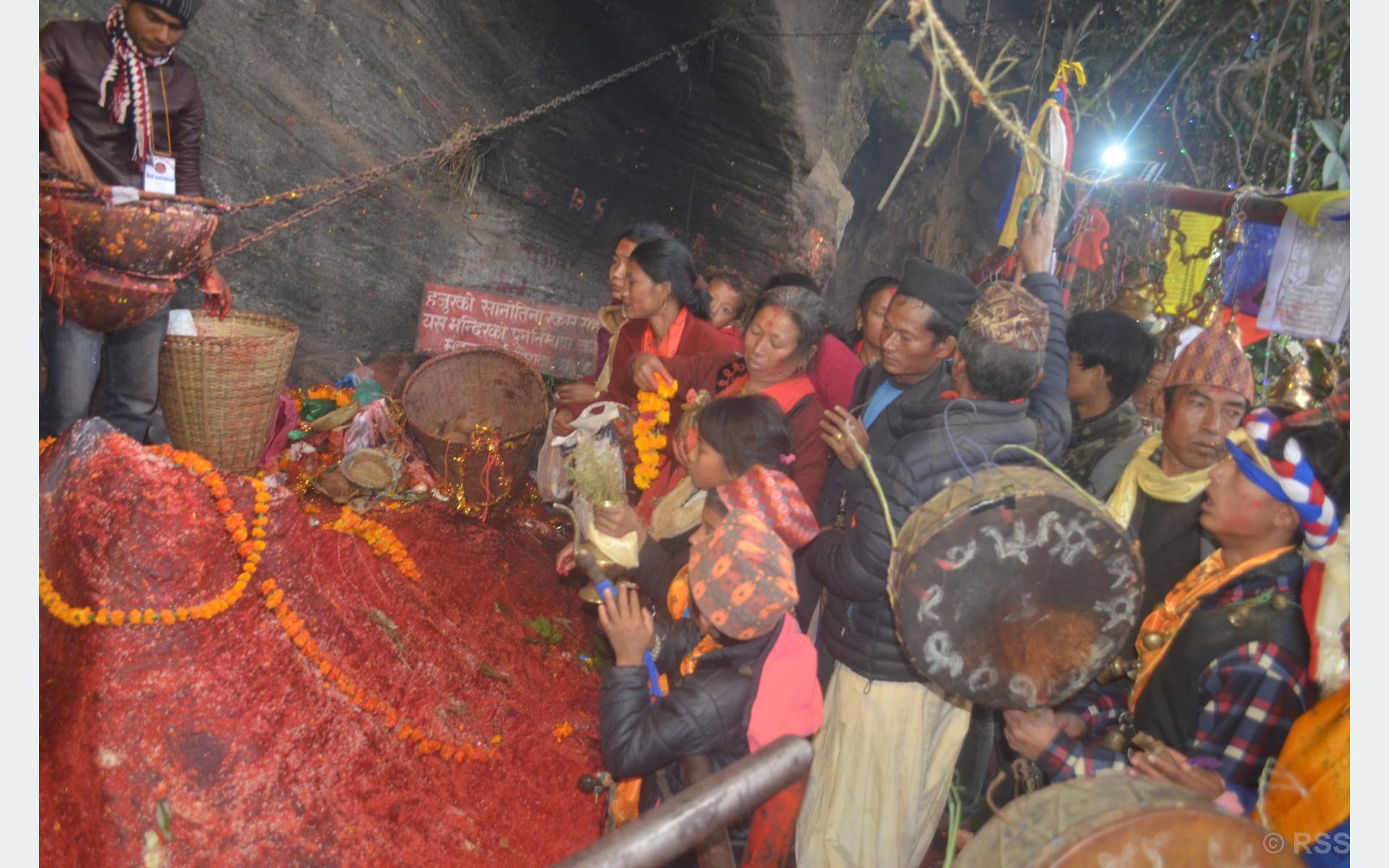 ५० हजार भक्तजनले गरे दुप्चेश्वर दर्शन