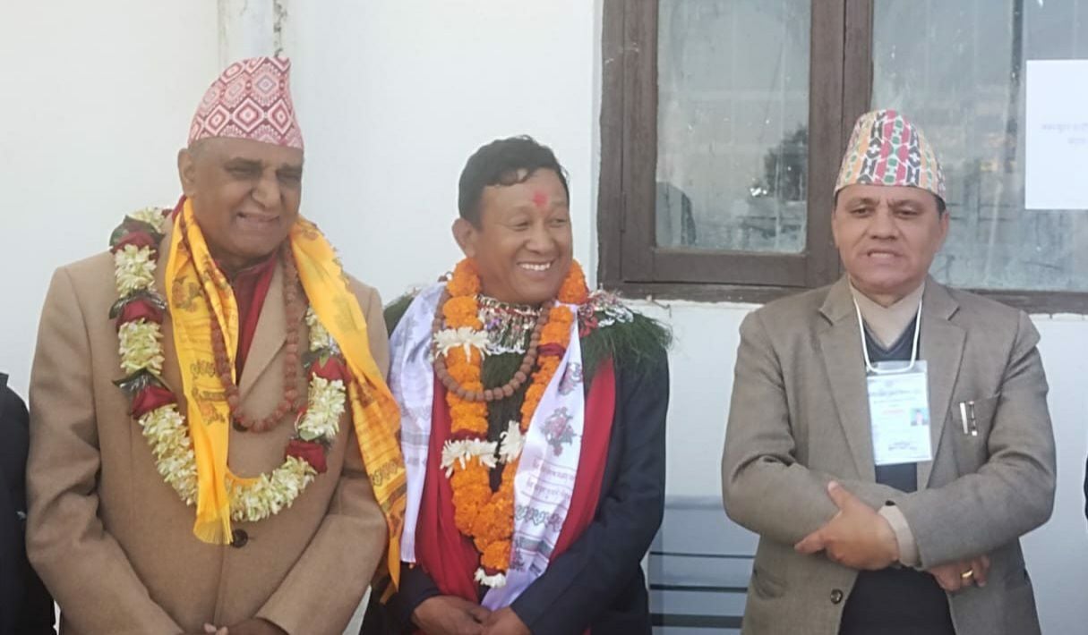 पूर्वसञ्चारमन्त्री गुरुङद्वारा उम्मेदवारी दर्ता
