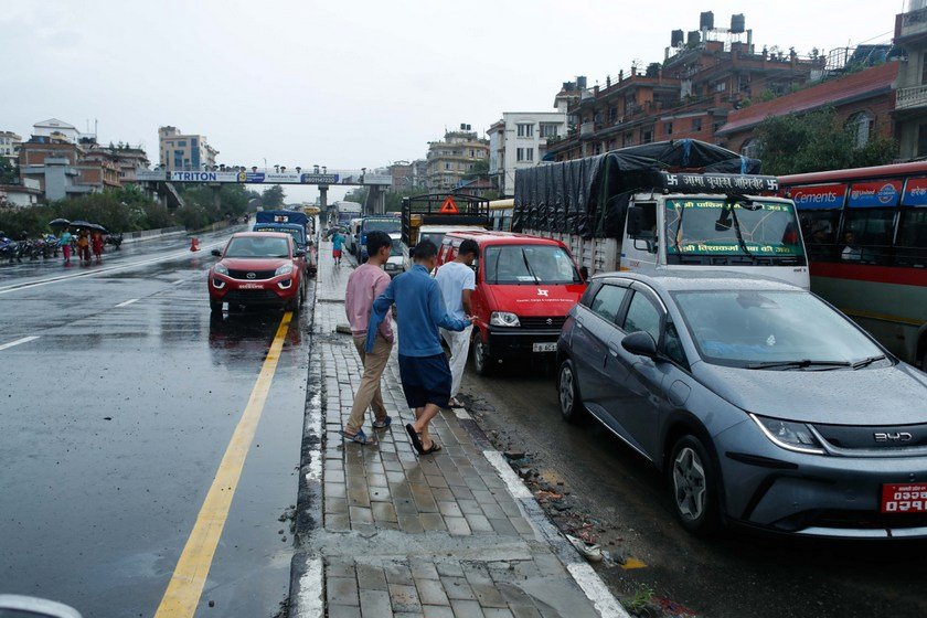 Gwarko overpass_Traffic_Jam_-159