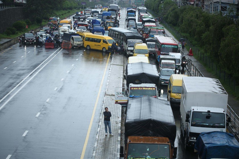 Gwarko overpass_Traffic_Jam_-165