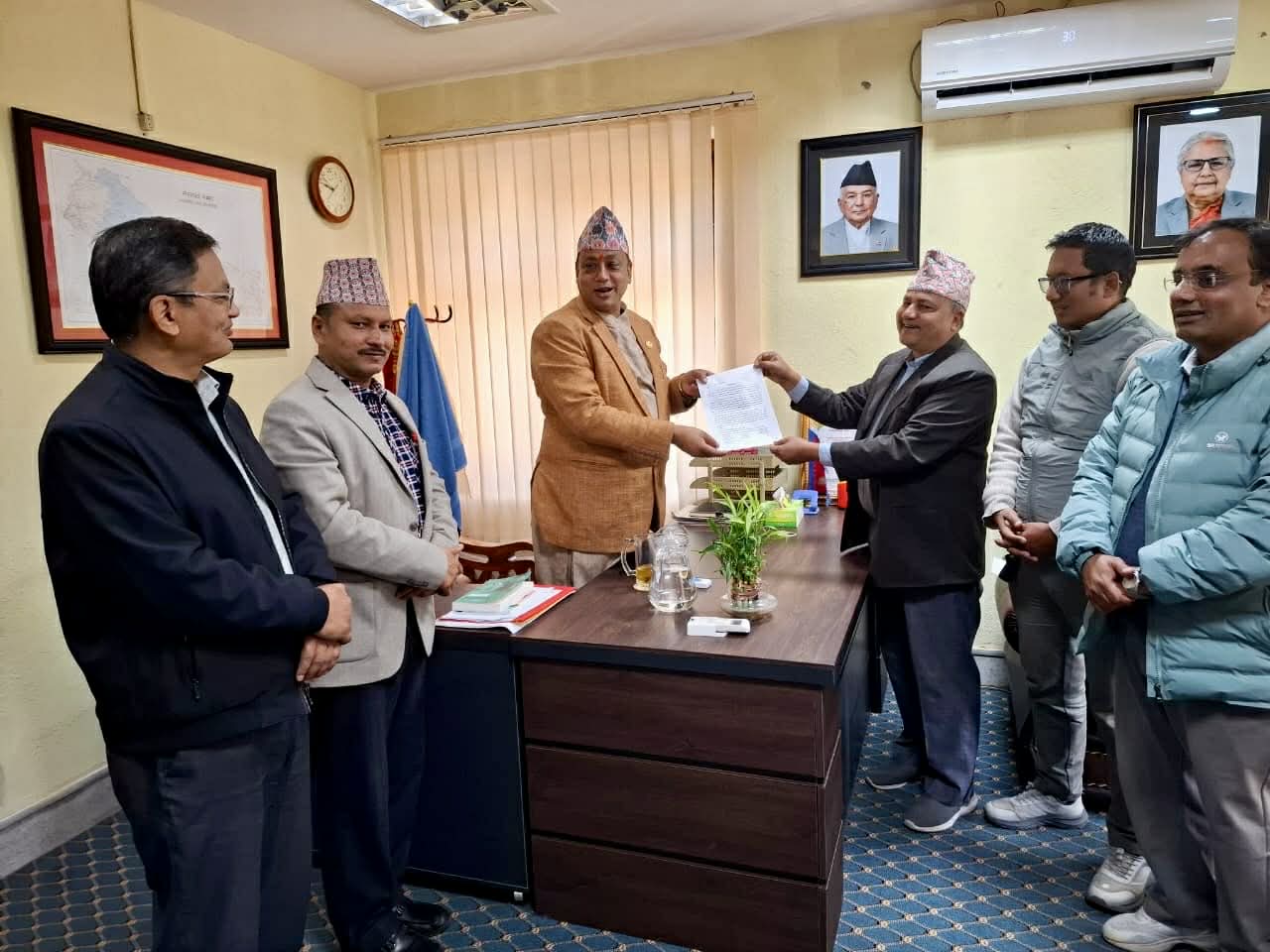   तत्काल हिउँदे अधिवेशन नबोलाए नियमावली अनुसार अघि बढ्ने विपक्षी दलको चेतावनी