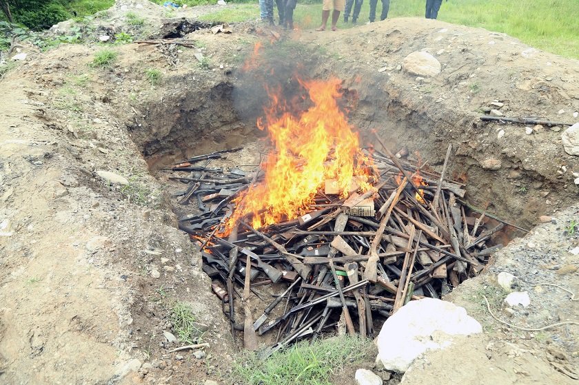 विभिन्न समयमा बरामद भएका ८ हजार हातहतियार नष्ट