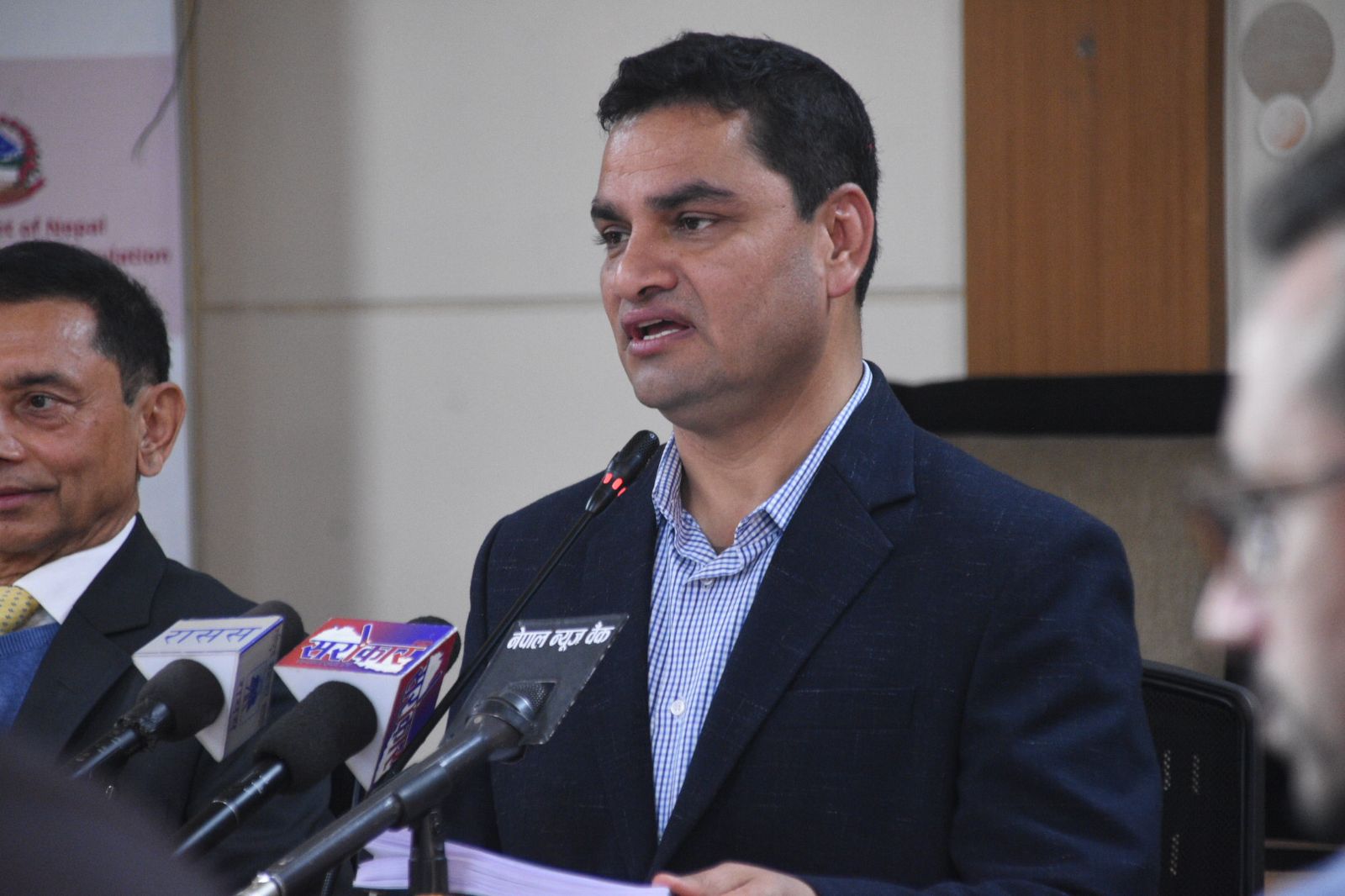 सबै सरकारी कर्मचारीलाई स्वास्थ्य बीमामा आबद्ध गराउने तयारी सुरु