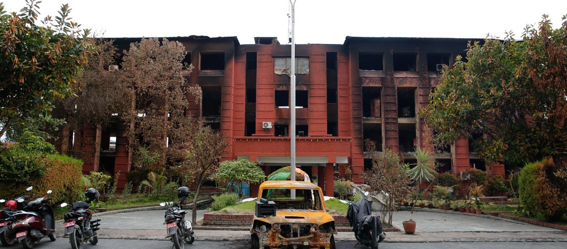   स्वास्थ्य तथा जनसङ्ख्या मन्त्रालयको भवन प्रयोग गर्न अयोग्य, यस्तो छ अवस्था (तस्बिरहरू)