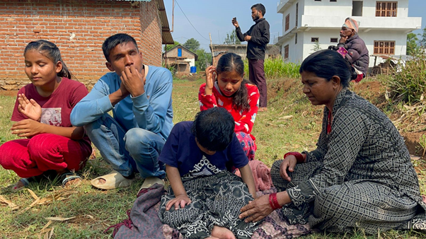 सहयोग जुटाएर एका घरका चार दृष्टिविहीनलाई आवास बनाइँदै
