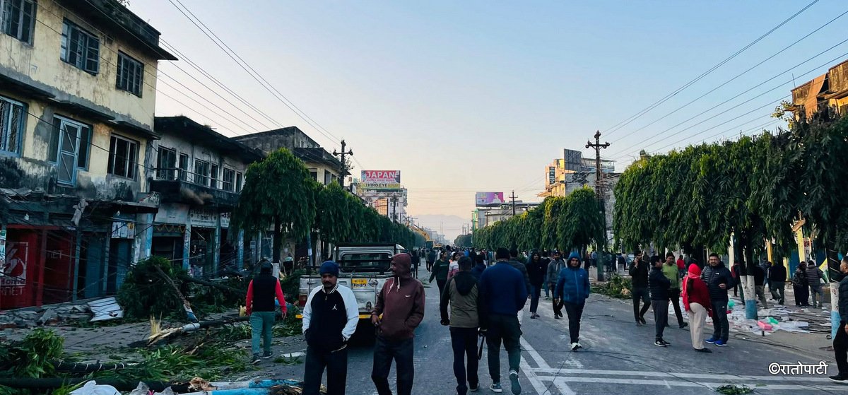  तस्बिरमा हेर्नुहोस् डोजर चलेपछिको हेटौँडा बजार