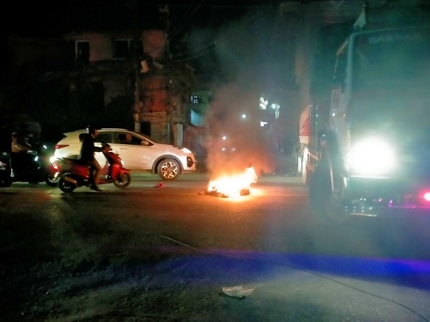 सडक विस्तारको विरोधमा पूर्वसांसद कंसकारको परिवारद्वारा प्रदर्शन