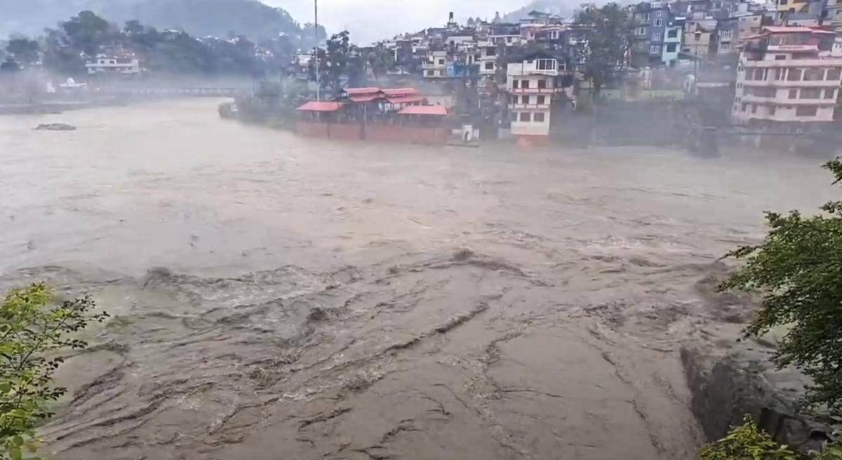   हिमाचलमा बादल फाट्ने र अविरल वर्षा : हालसम्म ७५ जनाको मृत्यु, २८८ जना घाइते