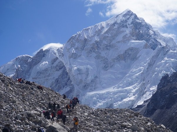 पर्वतारोहण पथप्रदर्शक पेसामा शेर्पा युवाको आकर्षण घट्दो