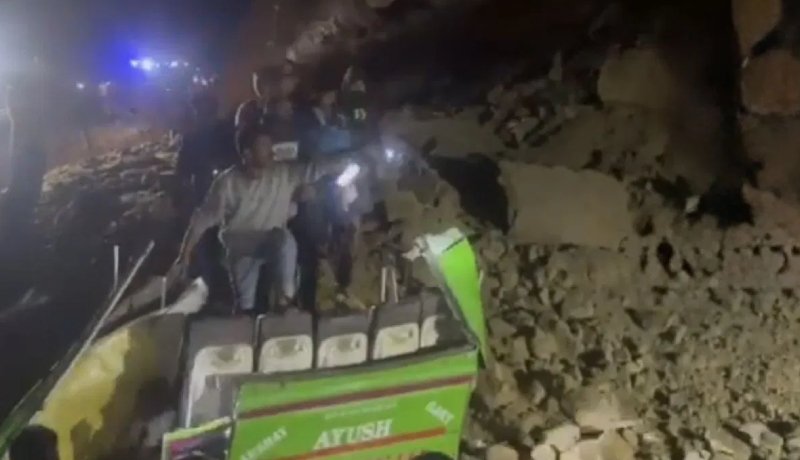 हिमाचल प्रदेशः पहिरोमा बस पुरिँदा कम्तीमा १८ जनाको मृत्यु