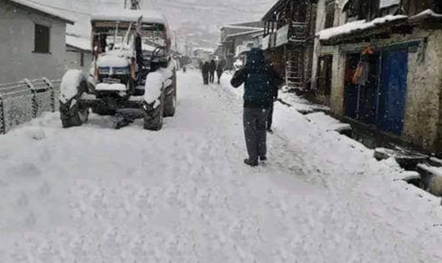 सडकमा तीन फिट हिउँ जमेपछियारी–हिल्सा सडक अवरुद्ध