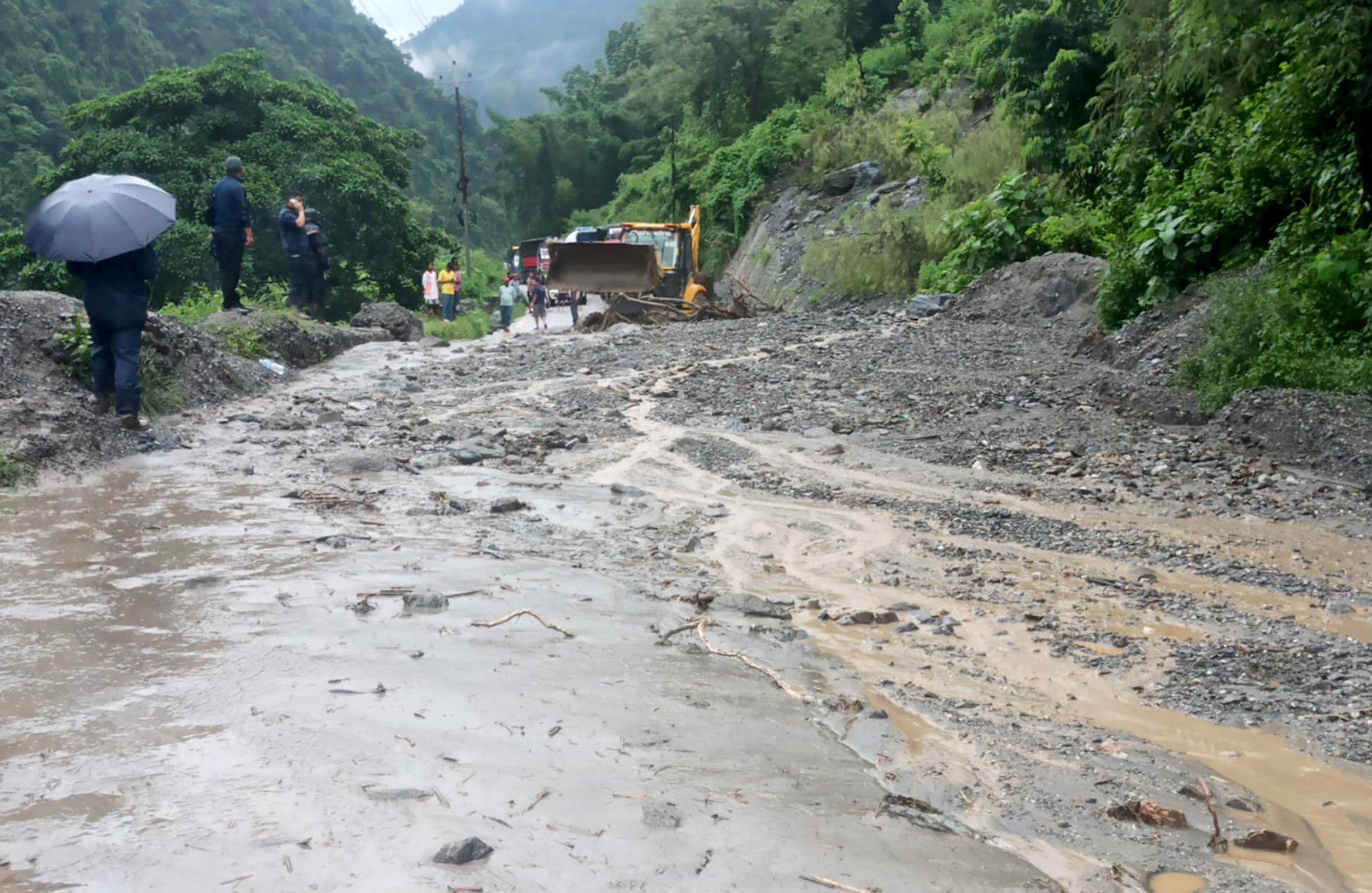 मुग्लिङ–नारायणगढ सडक अवरुद्ध