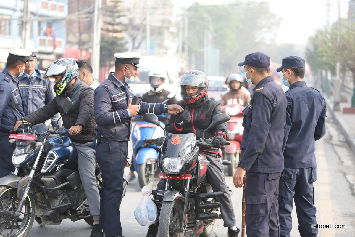 ट्राफिक नियम उल्लङ्घन गरेको आरोपमा १५० सवारी साधन होल्ड