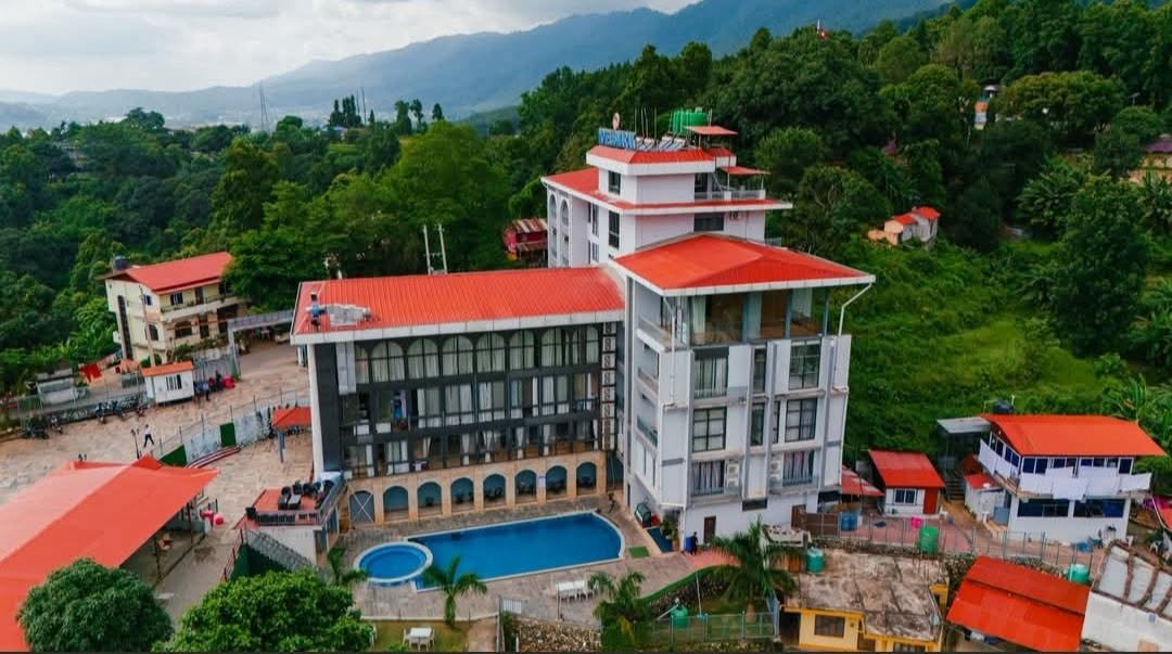 होटल स्मारक र डाउनटाउन पिज्जालाई २५ हजार जरिवाना