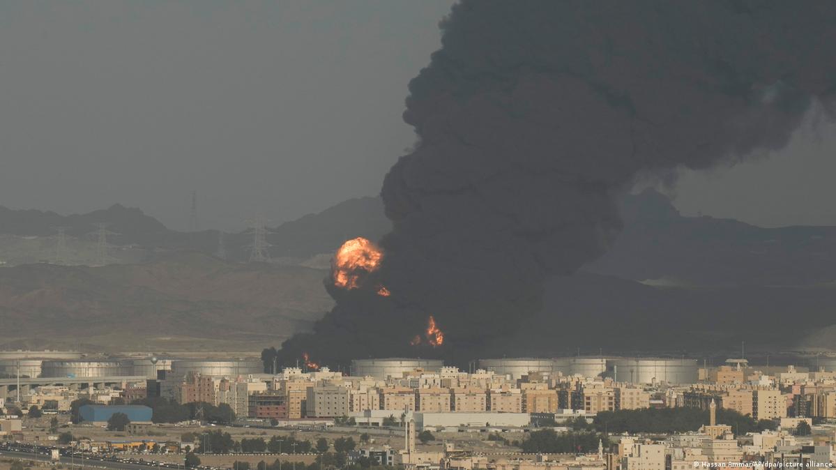 Houthi Group Launches Missile Attack on Saudi Arabia, Ending Informal Truce