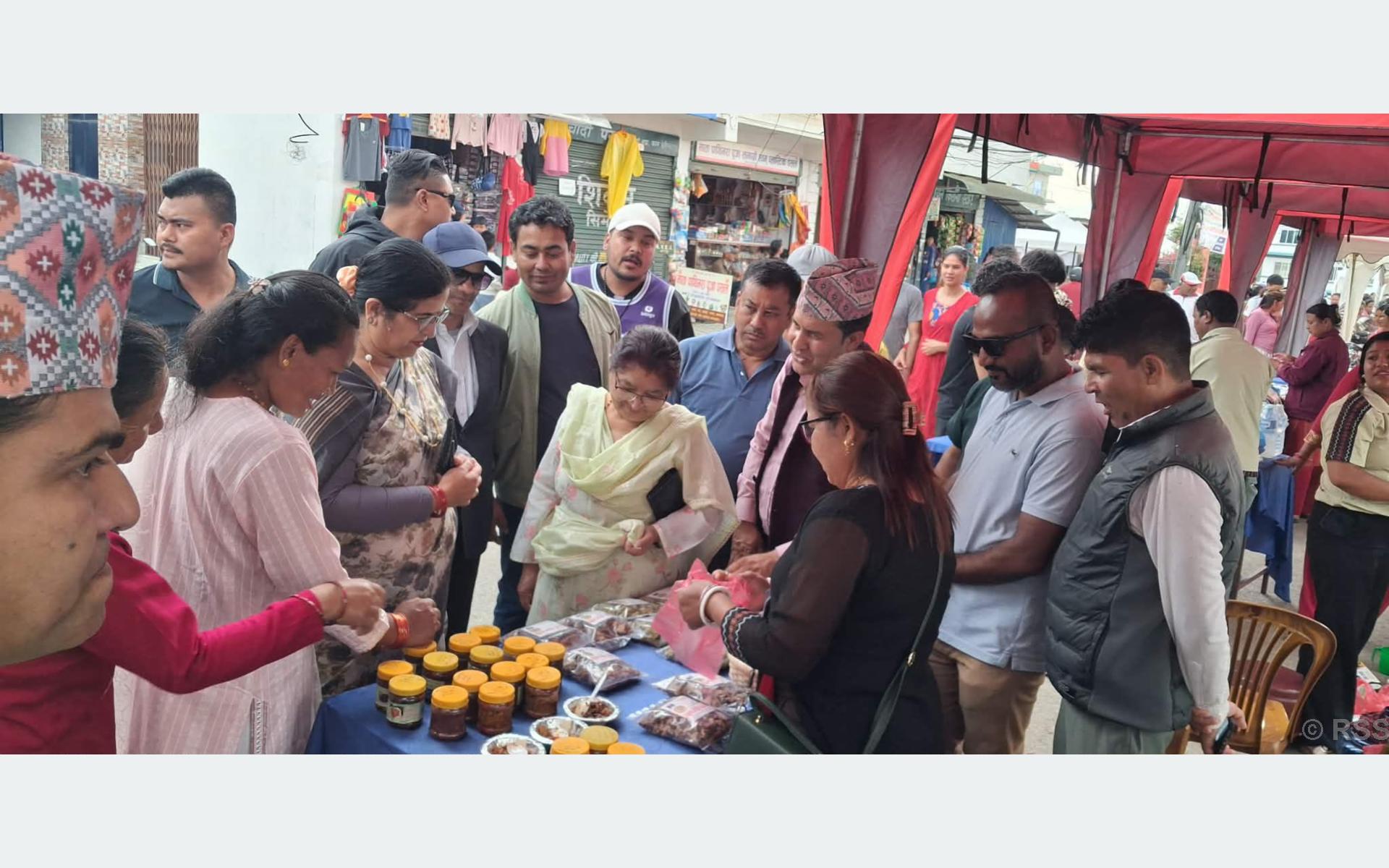 सूर्यविनायकद्वारा गुण्डुमा घुम्ती हाटबजार सञ्चालन
