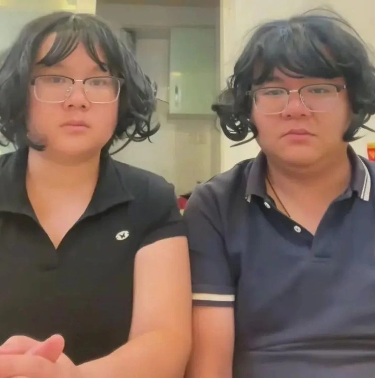 identical-couple3