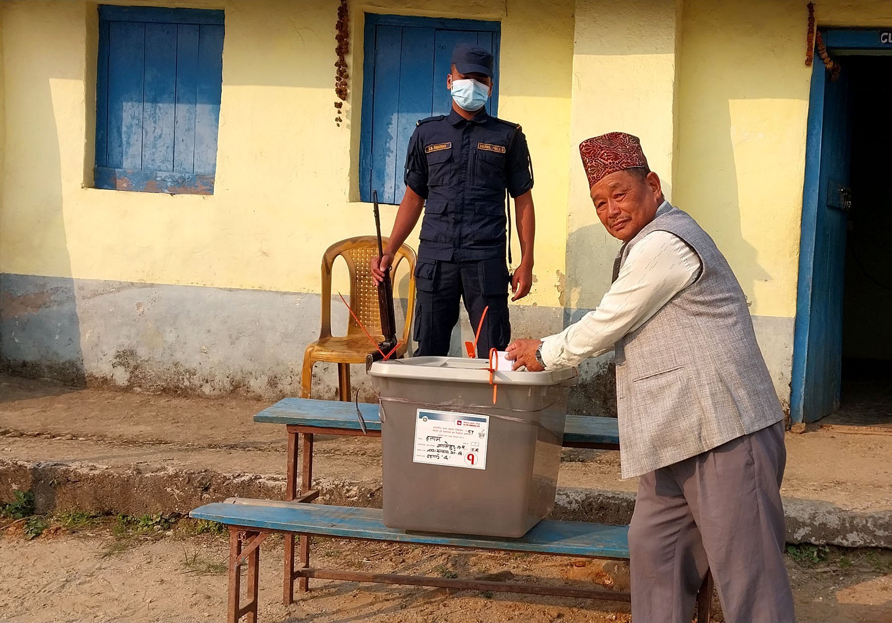 उपनिर्वाचनमा घट्यो उत्साह : बझाङमा ५१ र इलाममा ५५ प्रतिशत मतदान