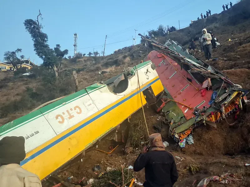   भारतको हिमाचल प्रदेशमा सडक दुर्घटनामा परी मृत्यु हुनेको सङ्ख्या १४ पुग्यो