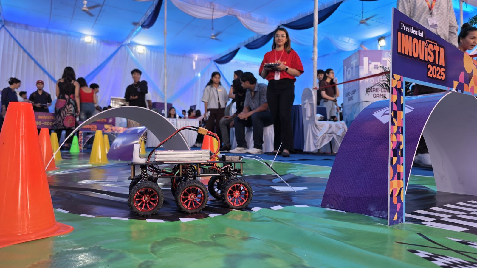   प्रेसिडेन्सियल इन्नोभिस्टा २०२५ : फुटबल खेल्ने रोबर्टदेखि साइबर सेक्युरिटीसम्मका ५० परियोजना