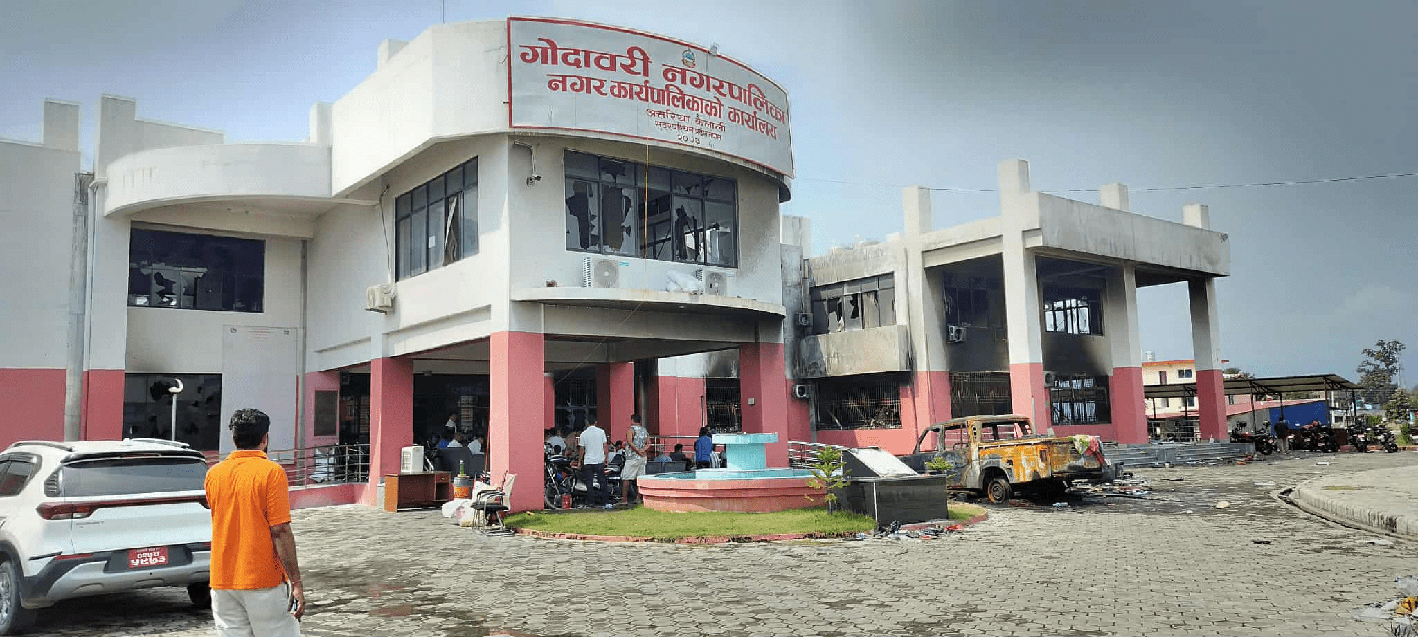   कैलालीका आगजनीग्रस्त स्थानीय तहमा सेवा पुनःसञ्चालन, क्षतिपूर्ति र पुनर्निर्माणमा चुनौती