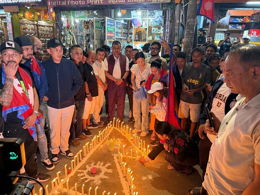   ‘जेनजी’ प्रदर्शनका क्रममा ज्यान गुमाउनेको सम्झनामा दीप प्रज्वलन