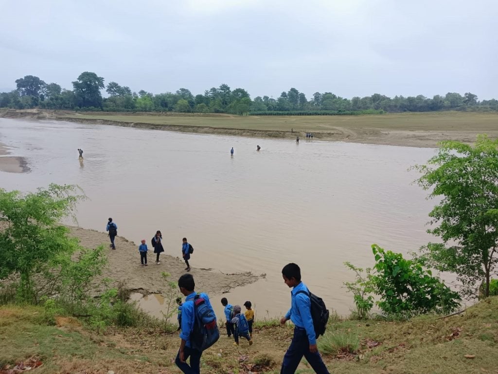 खोला नतरे स्कुल जान पाइँदैन