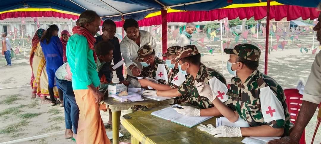नेपाली सेनाको निःशुल्क शिविरमा दुई हजारले उपचार पाए