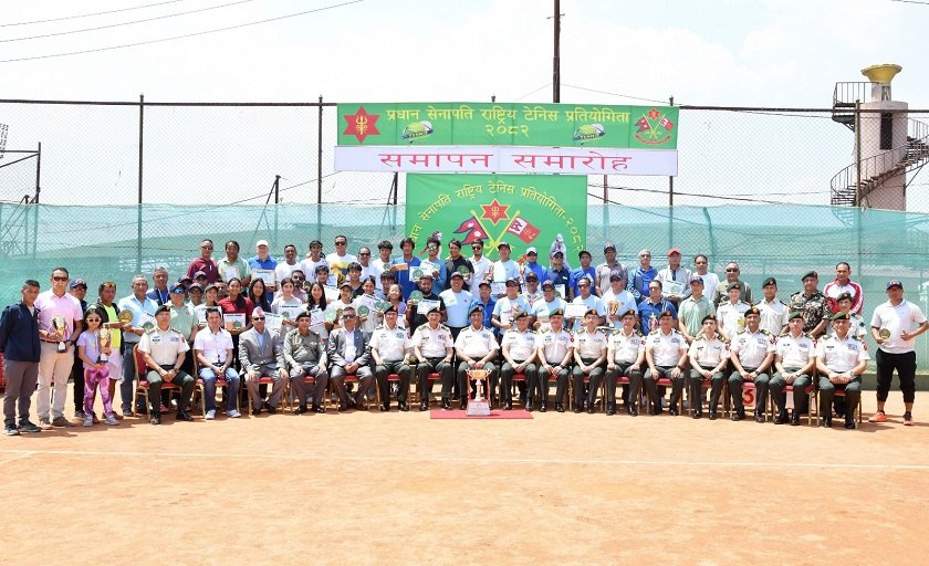   प्रधानसेनापतिद्वारा विजयी क्लब र खेलाडीलाई पुरस्कार प्रदान