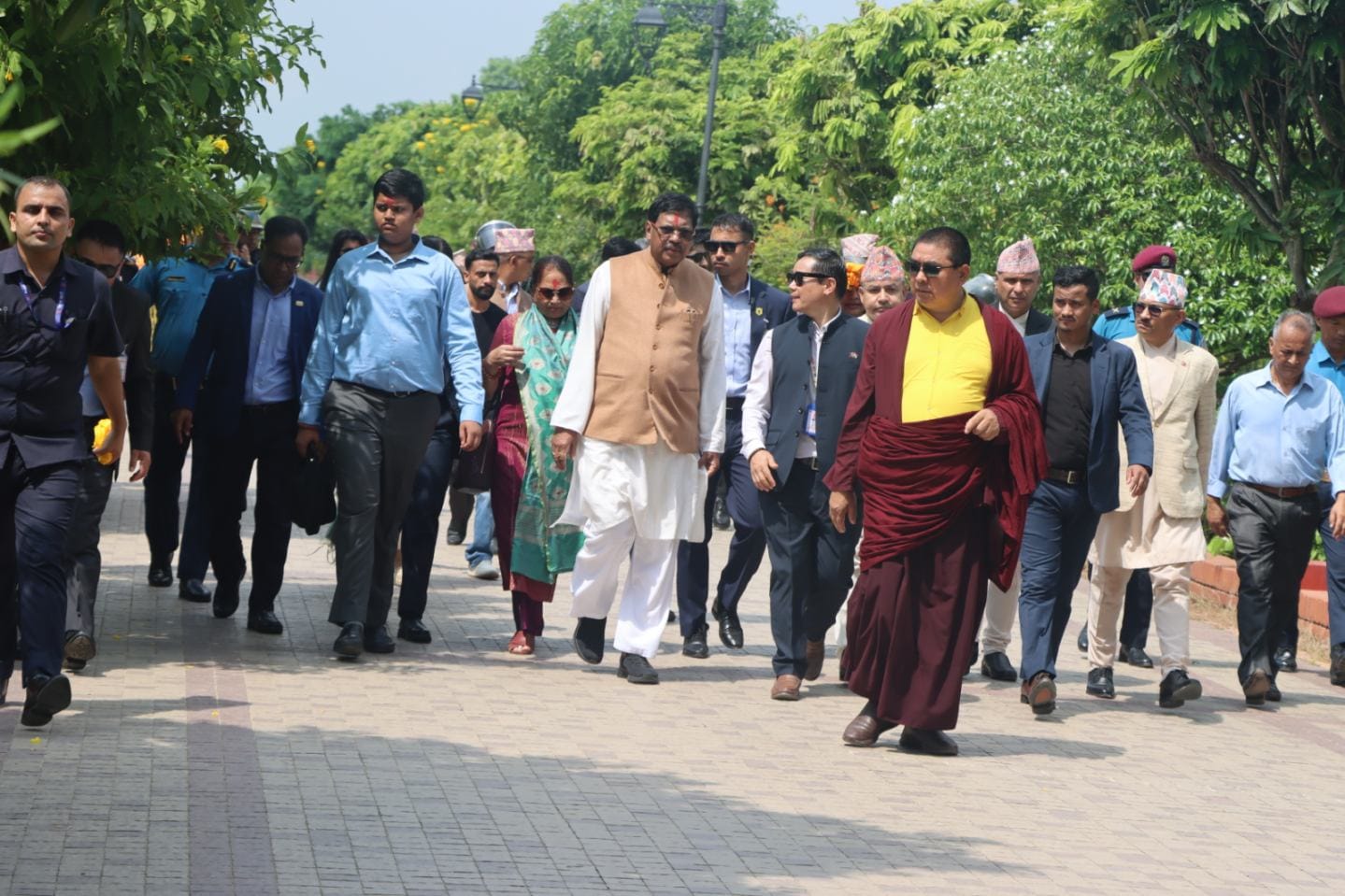   भारतका प्रधानन्यायाधीश लुम्बिनी भ्रमणमा, बुद्धको मूर्ति उपहार