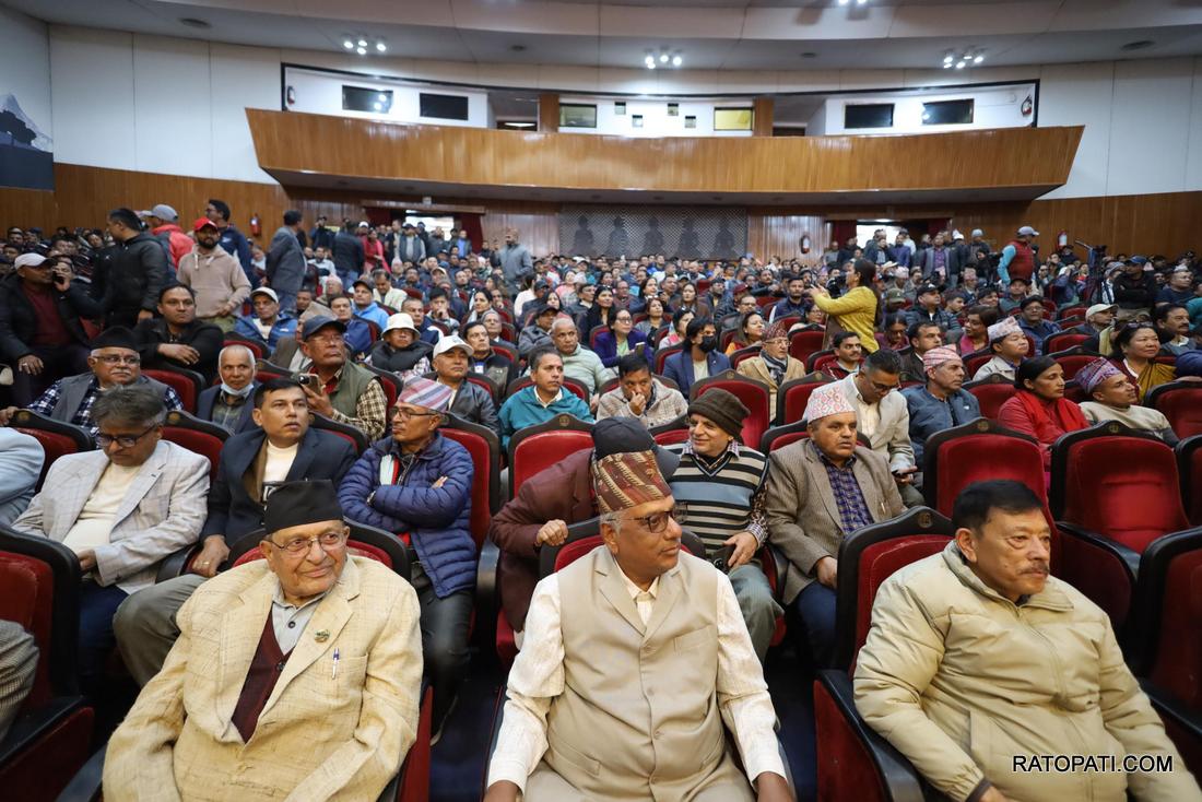 राष्ट्रिय सभा गृहमा जुटे कांग्रेसको विशेष महाधिवेशन पक्षधर, तस्बिरहरू