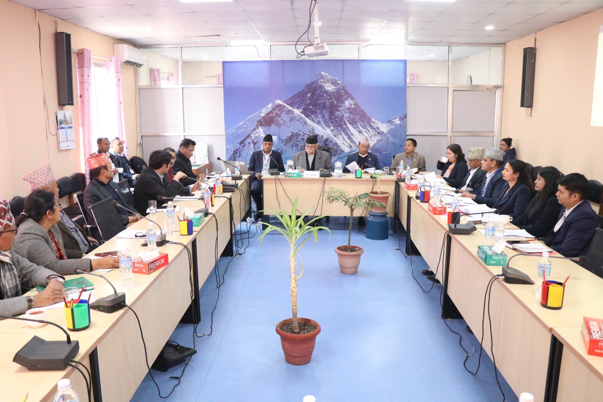   जलविद्युत् आयोजना बनाउँदा बाह्रै महिना बग्नेगरी १० प्रतिशत पानी छाड्नुपर्ने