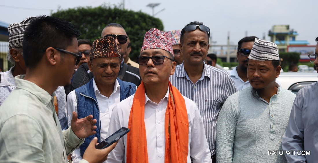 रास्वपाको उद्घाटन समारोहमा सहभागी हुन चितवन पुगे राप्रपा अध्यक्ष
