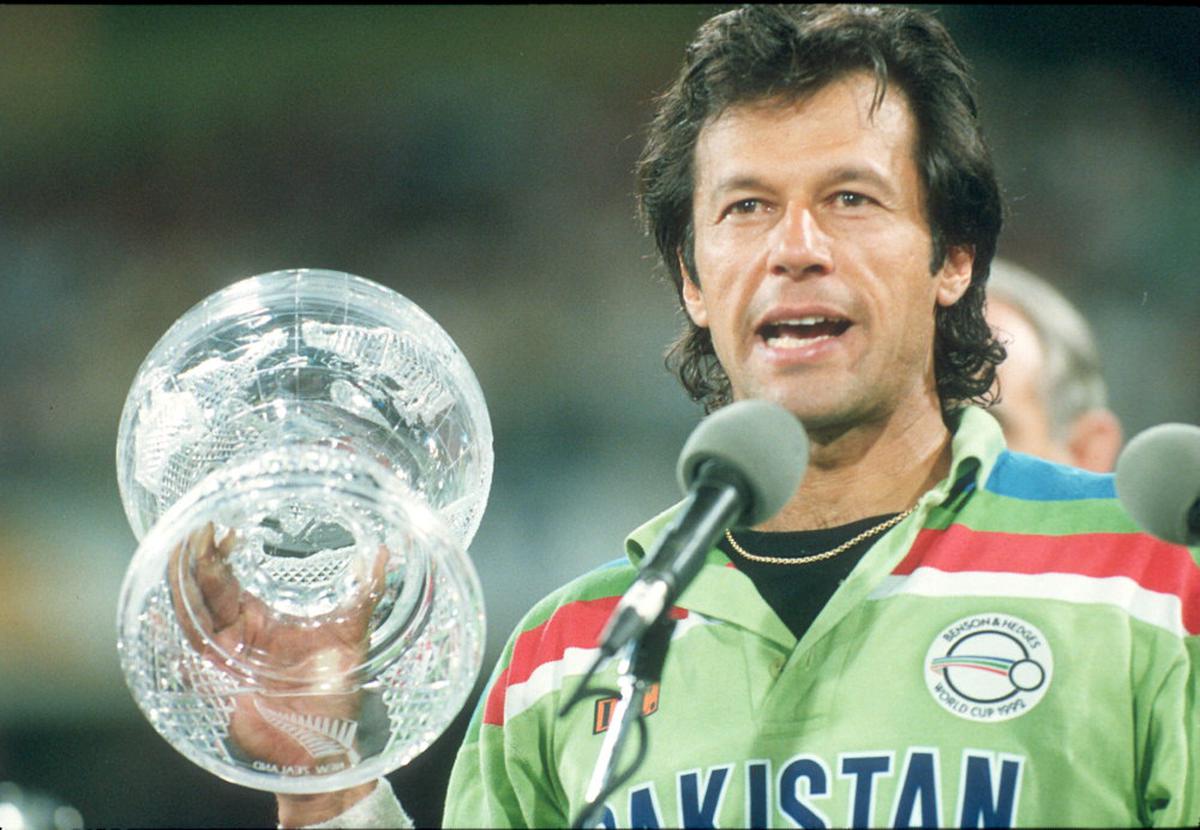 IMRAN-KHAN with 1992 world cup trophy